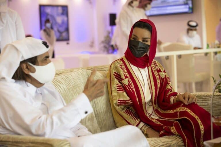 مع خديجة بن قنة.. (شاهد) لماذا بكت والدة أمير قطر الشيخة موزا؟ الشيخة موزا والدة أمير قطر watanserb.com