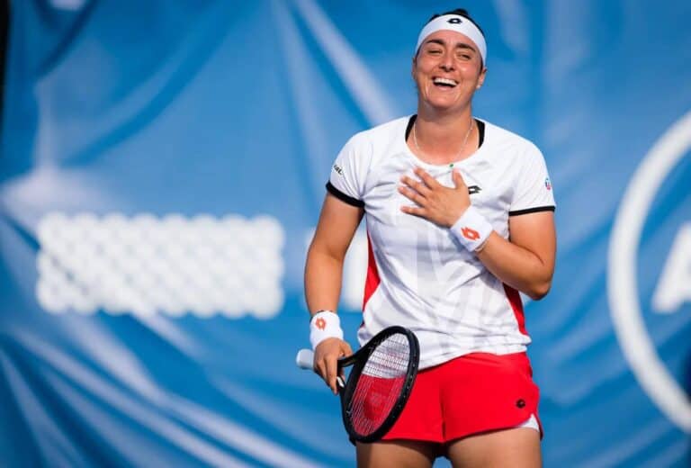 أنس جابر تتعثر في الوصول إلى نهائي بطولة ويلز بعد خسارتها أمام الإسبانية بادوسا (فيديو) أنس جابر والخسارة أمام الإسبانية باولا بادوسا في بطولة ويلز watanserb.com