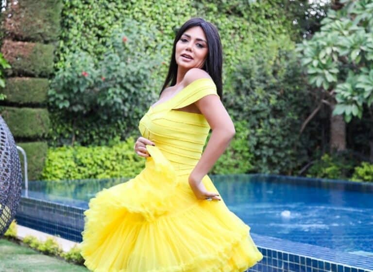 رانيا يوسف بالفستان الأصفر بعد تدشين حسابها الجديد على فيسبوك watanserb.com