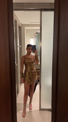 شوق الهادي بأزياء جريئة في الهالوين