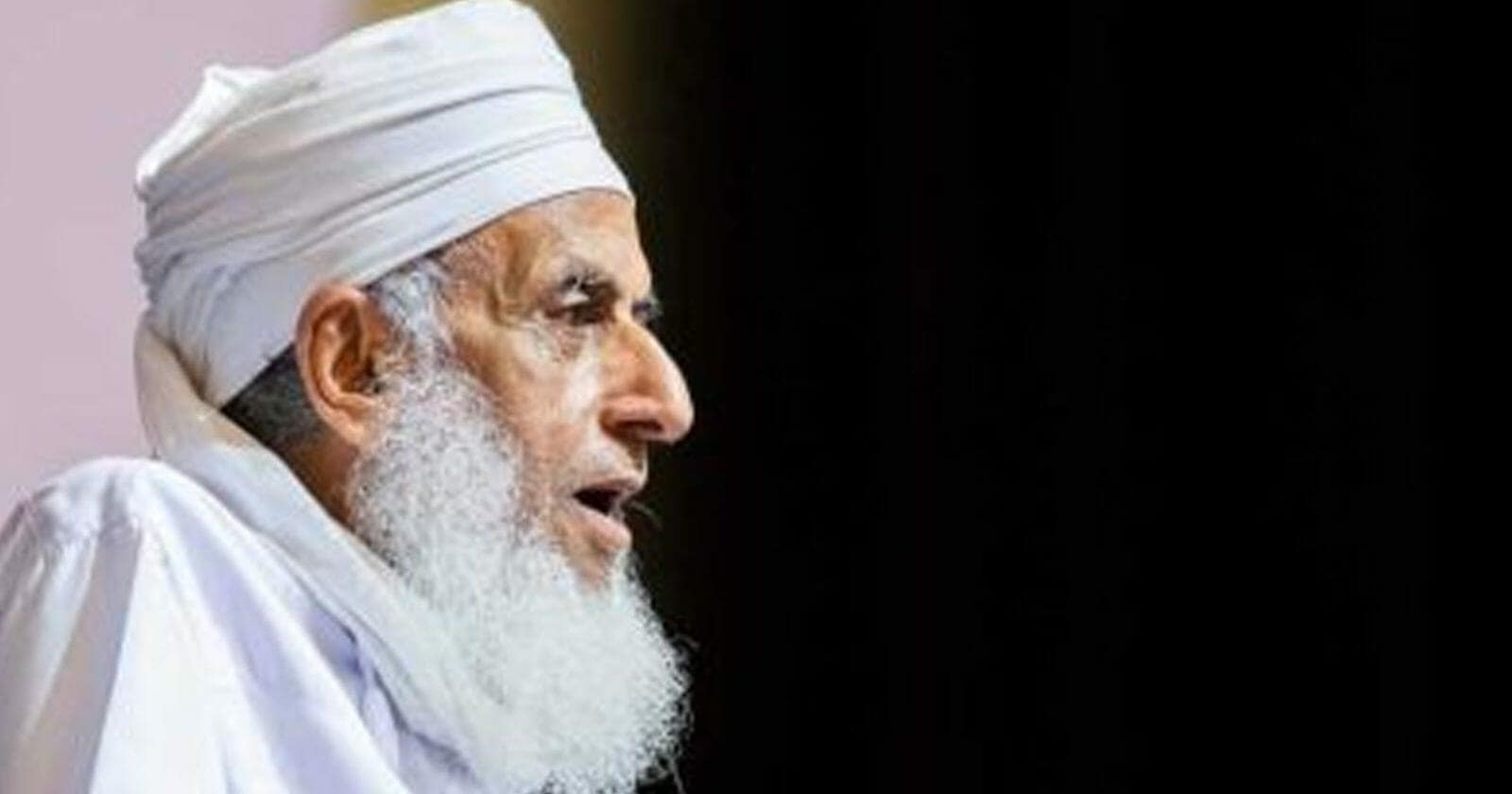 مفتي عمان أحمد الخليلي يوجه رسالة لأصحاب الأموال في السلطنة أحمد الخليلي و إعصار شاهين watanserb.com