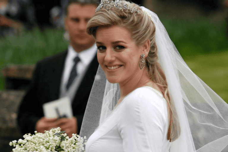 لا يعرف كثيرون عن وجود لورا أخت الأمير هاري ووليام watanserb.com