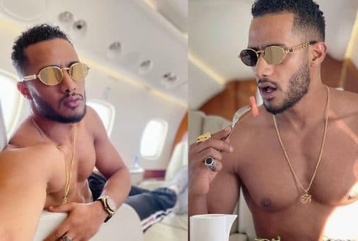 محمد رمضان عاري الصدر على متن طائرته