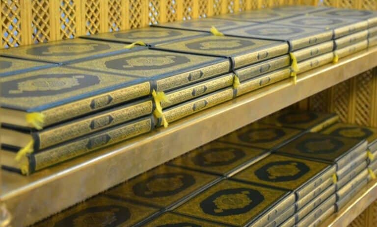 مصاحف القرآن الكريم ممزقة في سلطنة عمان تثير غضبا watanserb.com