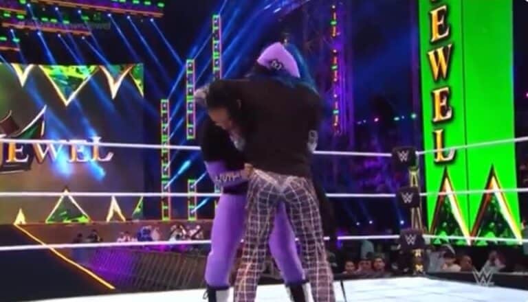 مصارعة نسائية في موسم الرياض watanserb.com