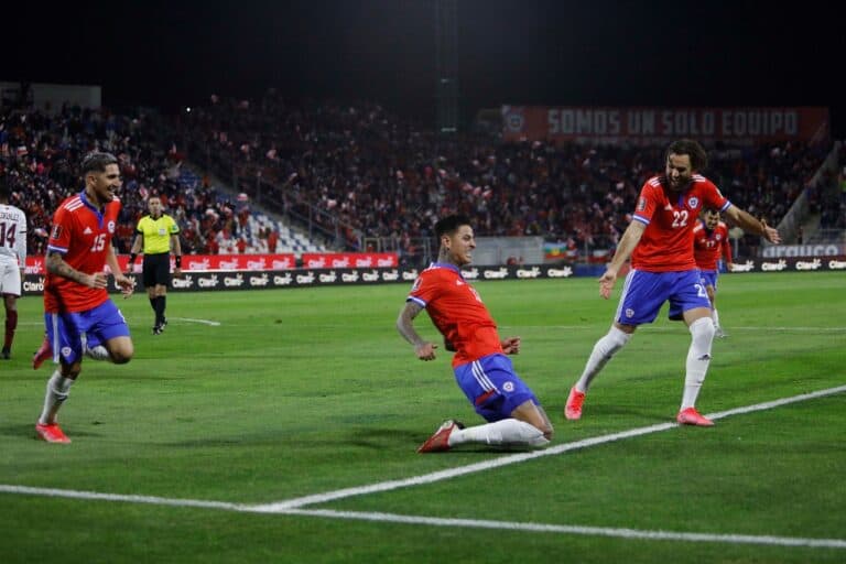 تشيلي يقسو على فنزويلا بهزيمة ثقيلة في تصفيات كأس العالم 2022 (فيديو) مباراة منتخب تشيلي وفنزويلا في تصفيات كأس العالم 2022 watanserb.com