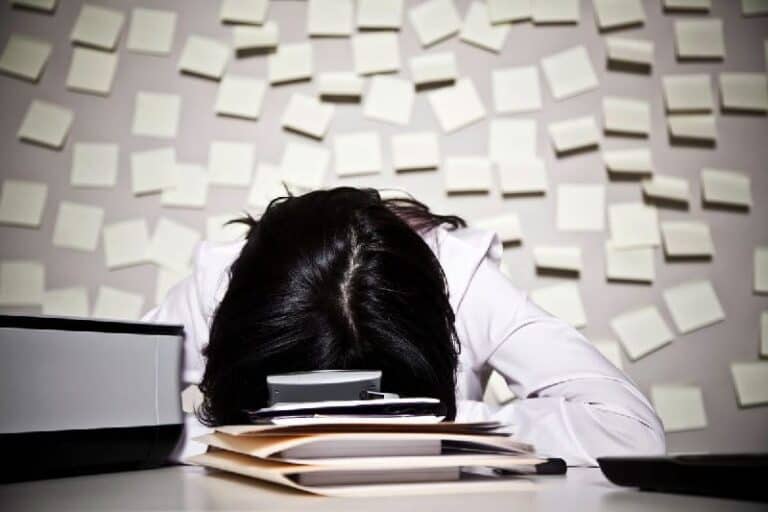 موظفون يشتكون من الوظيفة watanserb.com