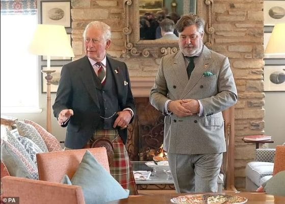 مساعد الأمير تشارلز السابق مايكل فوسيت