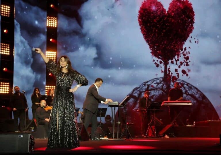 إليسا تثير السخرية بطريقة رقصها في موسم الرياض watanserb.com