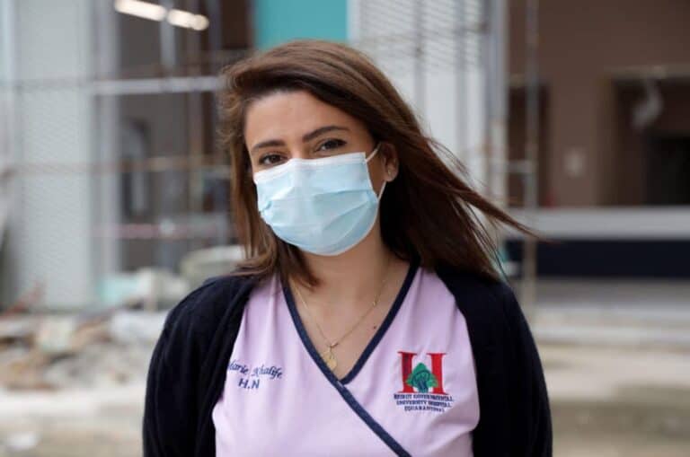 الأطباء في لبنان يفرون الى الخارج بسبب الأوضاع الصعبة watanserb.com