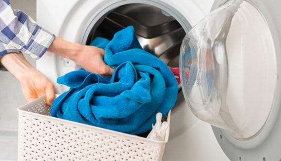 المنشفة يمكن أن تبدأ في فقدان قدرتها على الامتصاص والليونة بعد عامين أو ثلاثة أعوام تقريبًا