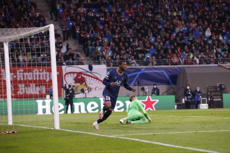 احتفال فاينالدوم بعد تسجيله الهدف في شباك منافسه لابيزيغ في دوري أبطال أوروبا watanserb.com