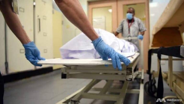 حادثة غريبة .. العثور على رجل حيّاً بعد وفاته ووضعه ليلة في ثلاجة الموتى! رجل أُعلنت وفاته قبل العثور عليه على قيد الحياة بعد ليلة في ثلاجة الموتى watanserb.com