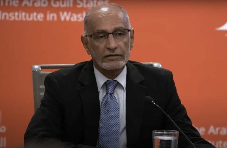 عبدالخالق عبدالله يناقض نفسه بتعليقه على زيارة محمد بن زايد الى أردوغان watanserb.com