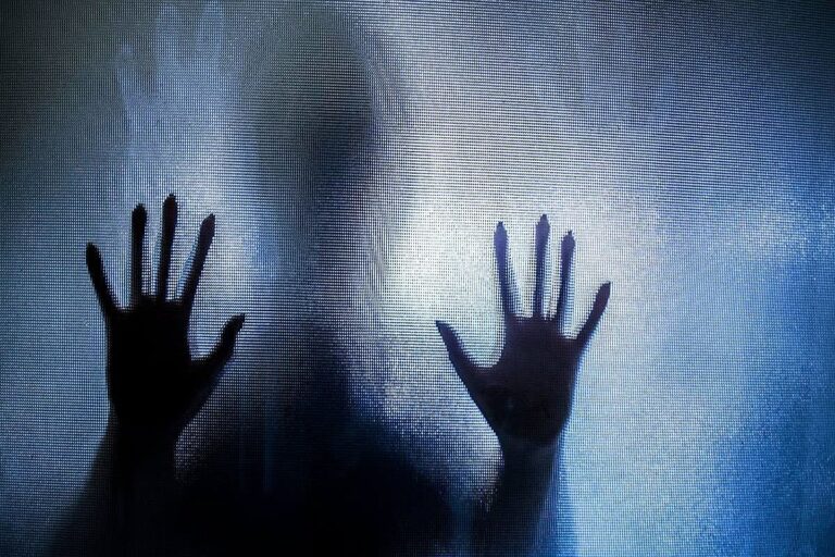 فتاة تزعم تعرضها للاغتصاب من 400 رجل watanserb.com