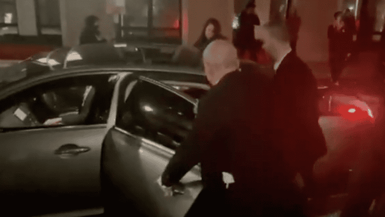 لحظة طرد السفيرة الإسرائيلية في لندن تسيبي حوتوبيلي من كلية لندن للاقتصاد watanserb.com