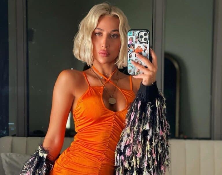 مودل روز تداعب صديقها في ملهى ليلي وتتناول مشروباً مثيراً للجدل! “فيديو” مودل روز تداعب صديقها في ملهى ليلي watanserb.com