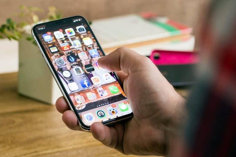 أشياء لا تخزنها على هاتفك الذكي watanserb.com