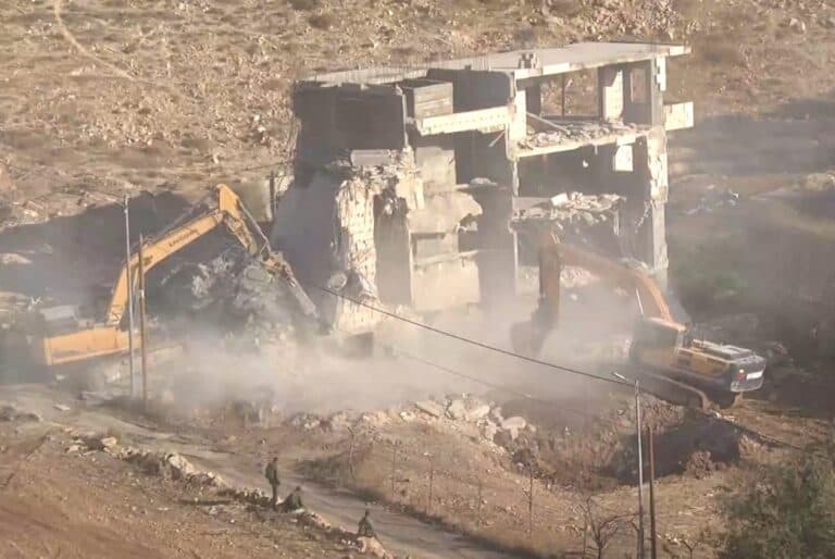 الاحتلال يهدم 11 وحدة سكنية في وادي الحمص watanserb.com