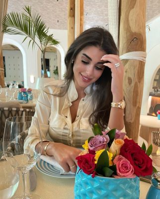 ياسمين صبري تتجاهل الرد على ما كشفه والدها عنها 