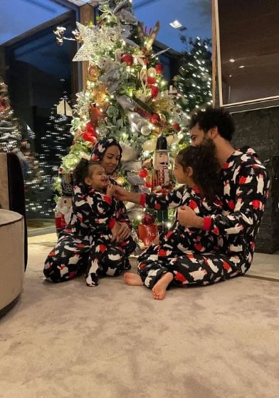 محمد صلاح و زوجته