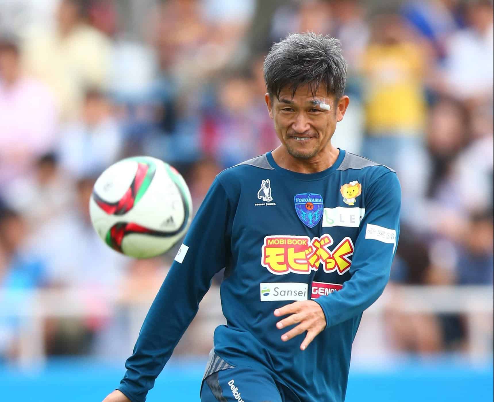 الملك كازو المخضرم لا ينوي اعتزال كرة القدم