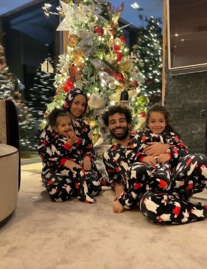 محمد صلاح و زوجته