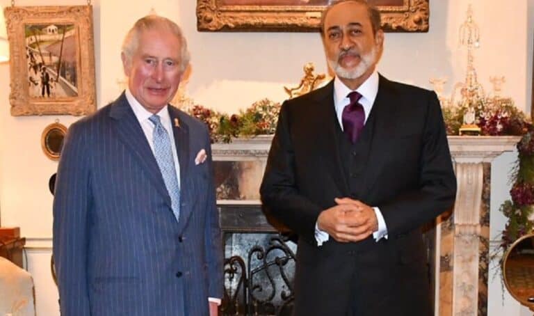 حساب أمير ويلز على "تويتر" ينشر صورة استقباله للسلطان هيثم بن طارق ويعلق watanserb.com