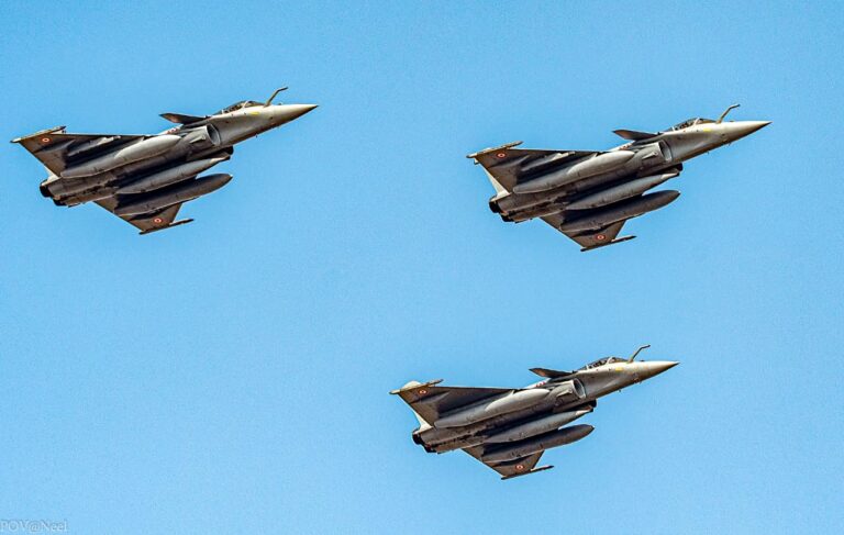 الإمارات تشتري من فرنسا 80 طائرة رافال watanserb.com