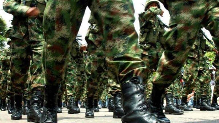 صحيفة إسبانية: المغاربة يجتاحون أراضينا هربا من أداء الخدمة العسكرية صحيفة إسبانية: المغاربة يجتاحون أراضينا هربا من أداء الخدمة العسكرية watanserb.com