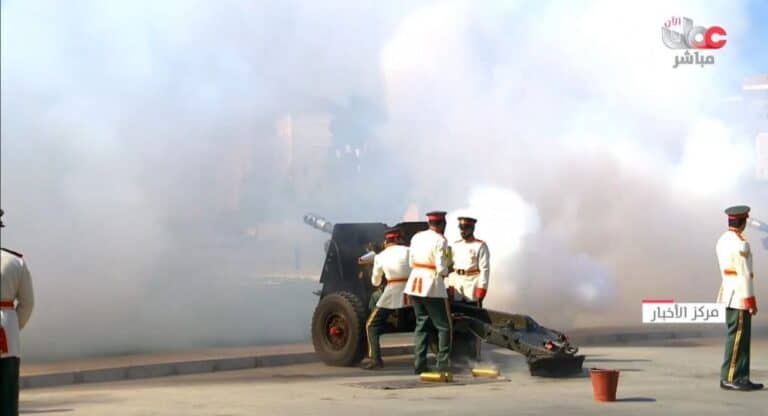 المدفعية العمانية تطلق 21 طلقة تحية للأمير محمد بن سلمان watanserb.com