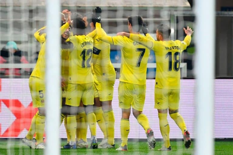 احتفال فريق فياريال بعد الصعود إلى ثمن نهائي دوري أبطال أوروبا watanserb.com