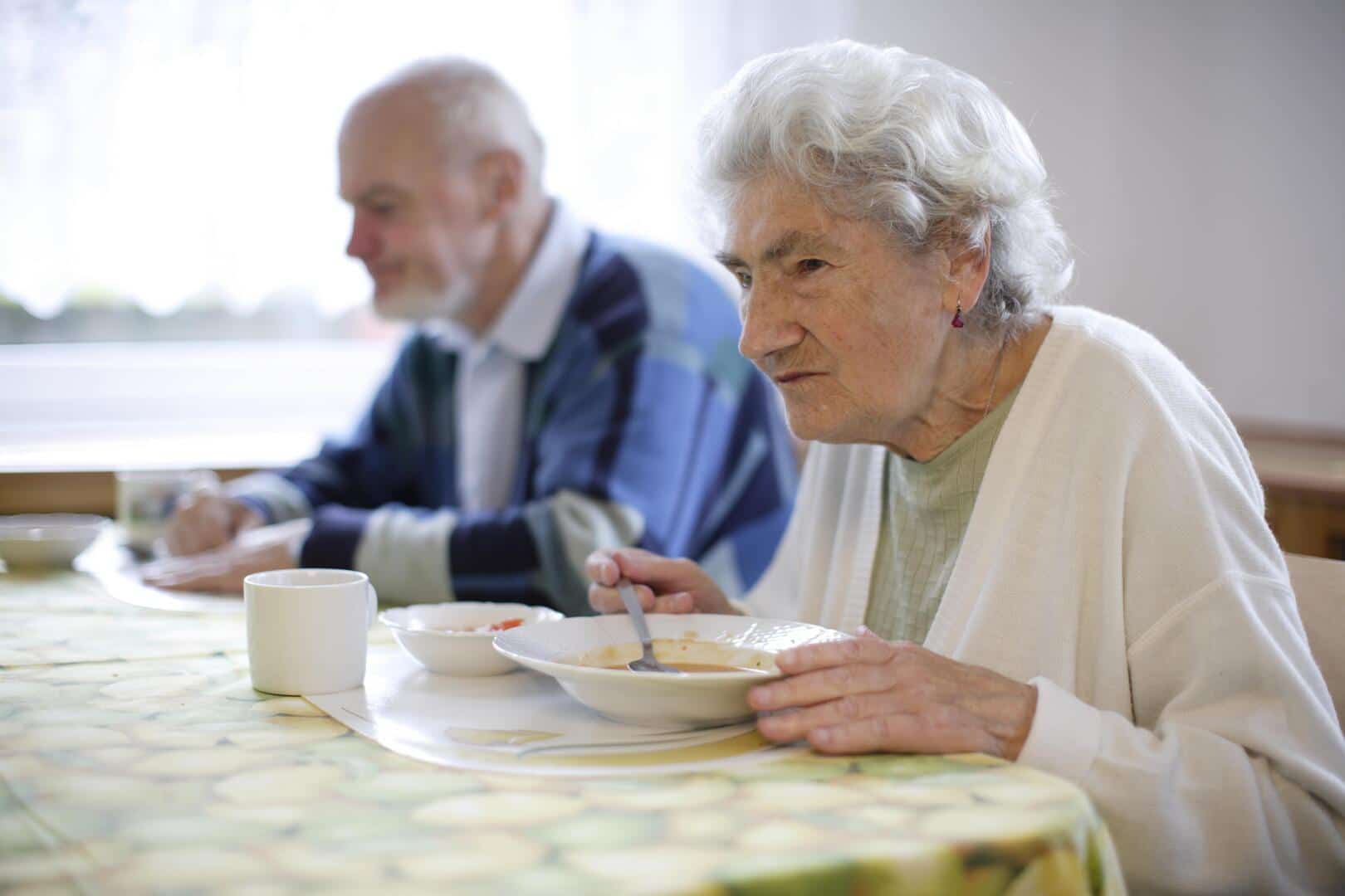يقول المؤلف المشارك في البحث ديفيد بيرنز: "تتوافق نتائجنا مع الدراسات الأخرى التي أظهرت أن السمنة مرتبطة بأعراض جسدية مختلفة ومشكلات إدراكية"