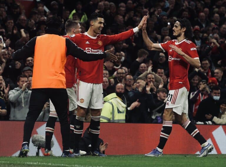 احتفال فريق مانشسريونايتد بهدفه في شباك بيرنلي في الدوري الإنجليزي watanserb.com