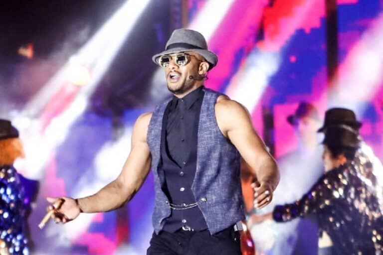 شاهد لحظة تعرض فتاة إلى تحرش جماعي بحفل محمد رمضان في العراق watanserb.com