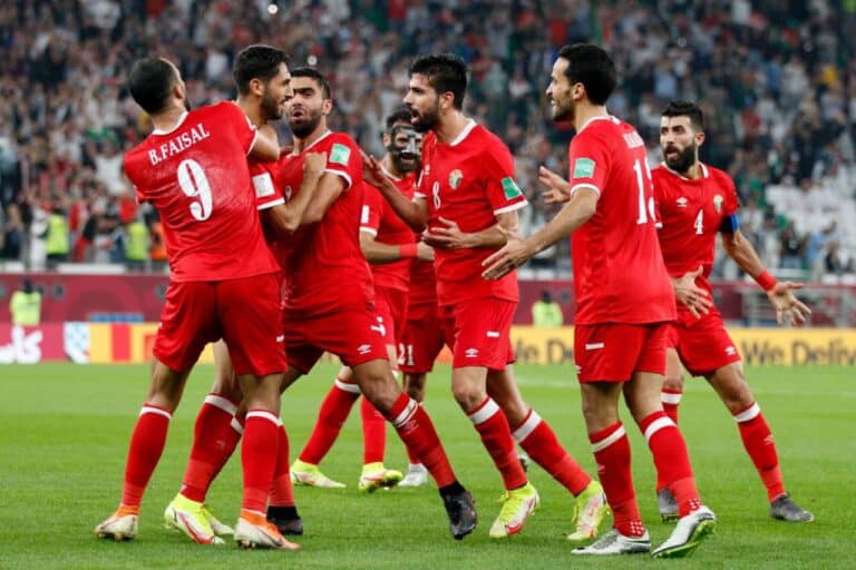 احتفال منتخب الأردن بعدتسجيله الهدف الوحيد في شباك السعودية watanserb.com