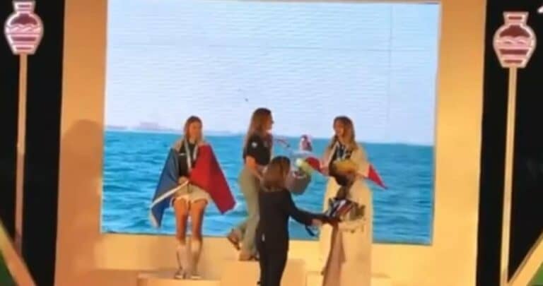 منع رفع العلم الاسرائيلي وعزف النشيد في سلطنة عمان في بطولة العالم للشباب في الإبحار watanserb.com