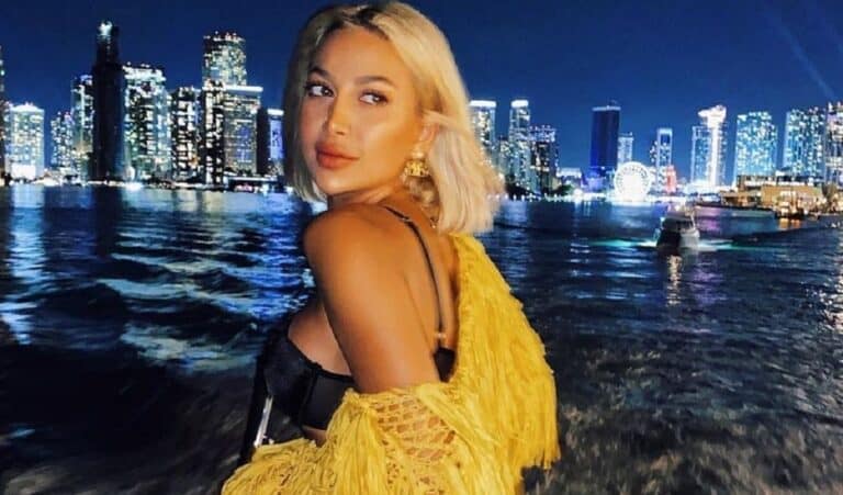 مودل روز تستمتع بوقتها في ملهى ليلى مع صديقها عاري الصدر watanserb.com