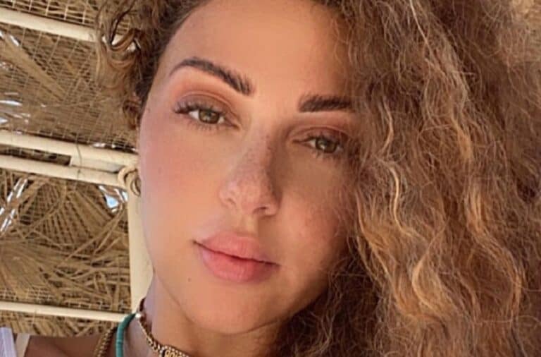 ميريام فارس في وصلة رقص مثيرة بملابس شفافة في "ميدل بست" في الرياض watanserb.com