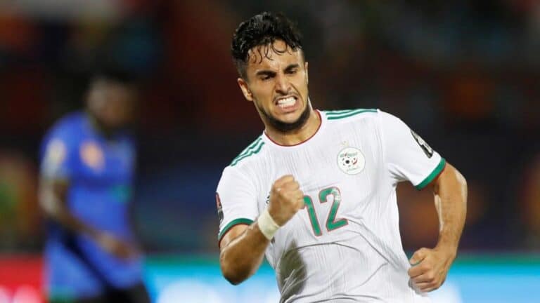 أدم وناس والتعرض للسرقة في أحد شوارع نابولي watanserb.com