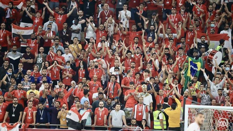 هتافات الجماهير للنجم محمد أبو تريكة خلال مبارة مصر ولبنان watanserb.com