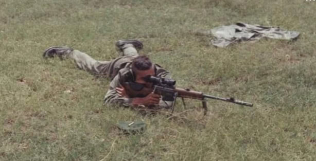 القناص الفرنسي باتريس مينيجالدو أحد المشتبه بهم الرئيسيين بمقتل عائلة بريطانية من أصل عراقي