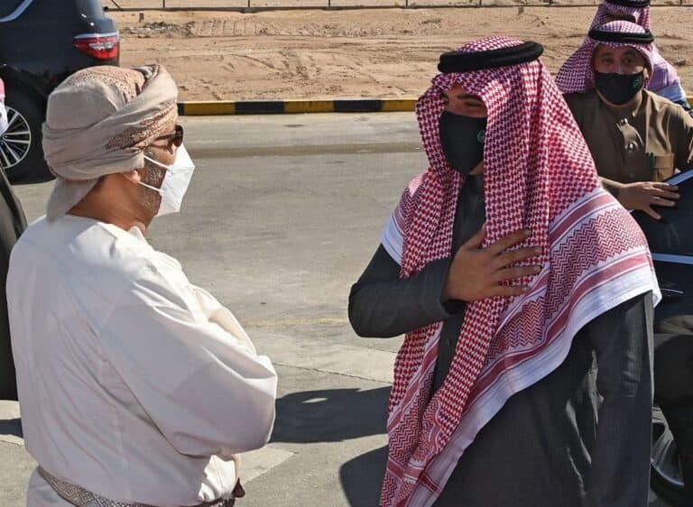 من السعودية .. وزير داخلية سلطنة عمان يزيح الستار عن منفذ الربع الخالي (فيديو) وزير الداخلية ونظيره السعودي يزوران منفذ الربع الخالي watanserb.com