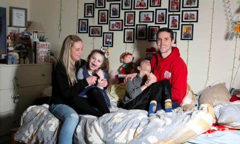 اطفال يعانون من مرض باتن الوراثي من نوع CLN2 watanserb.com