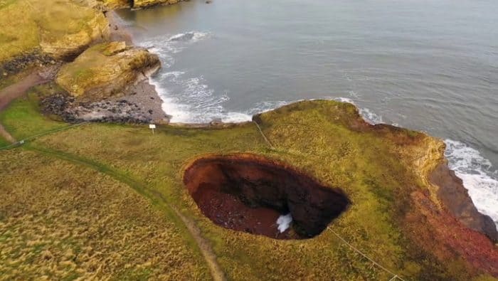 قصة “المجرى الضخم” الذي ينمو كل عام .. اكتشاف شاطئ سري مخفي تحته! (صور) الظاهرة الطبيعية المجرى الضخم watanserb.com