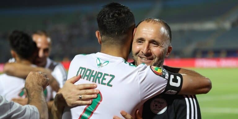 جمال بلماضي واللمسات الفنية مع رياض محرز في أمم أفريقيا 2022 watanserb.com