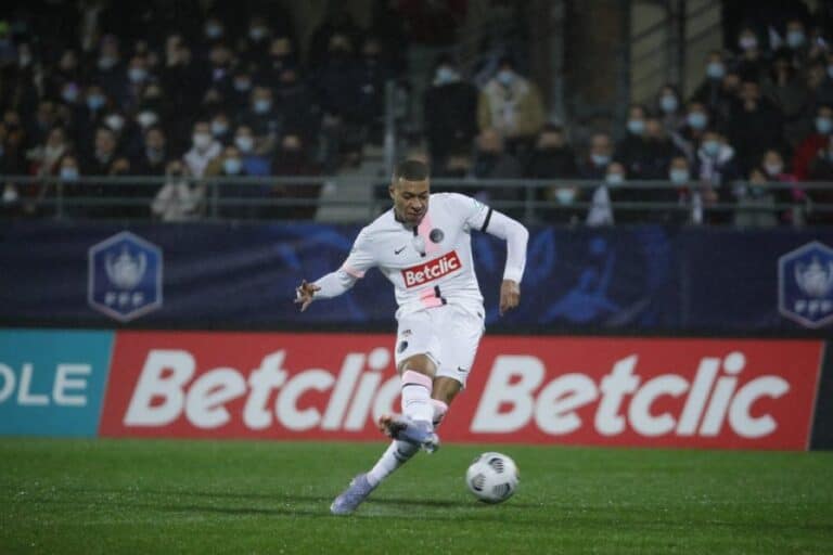 كيليان مبابي وتسجيل الهاتريك في شباك فان بكأس فرنسا watanserb.com