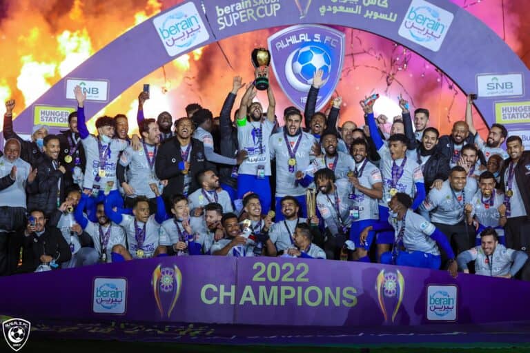 احتفالات الهلال السعودي بكأس السوبر السعودي watanserb.com