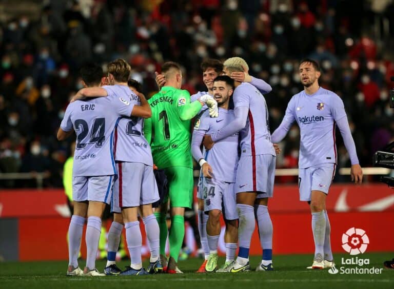 احتفال فريق برشلونة بفوزه على مايوركا في الدوري الإسباني watanserb.com