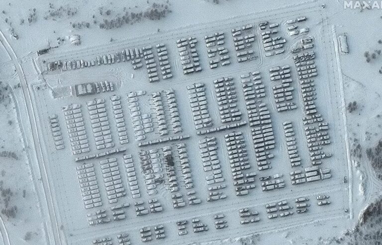 الأقمار الصناعية تكشف دليلاً على قرار بوتين غزو أوكرانيا watanserb.com